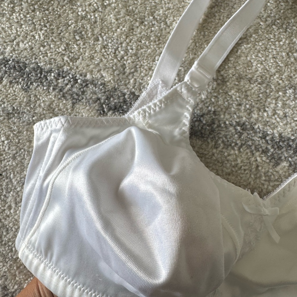 Bali bra NWT bundle - Picture 2 of 13